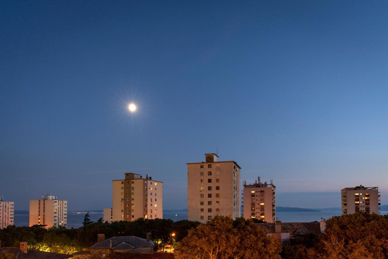 Paha-Paha Modern Apartment With Sea View, Fast Wi-Fi, And Free Parking! 里耶卡 外观 照片